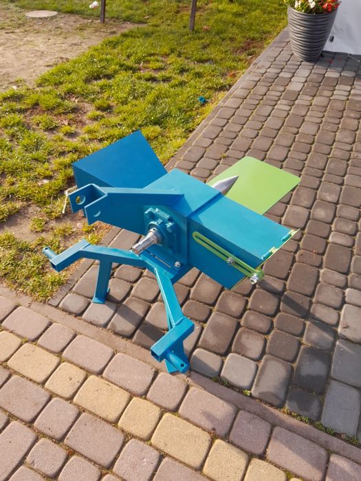 Rębak do gałęzi z łuparką