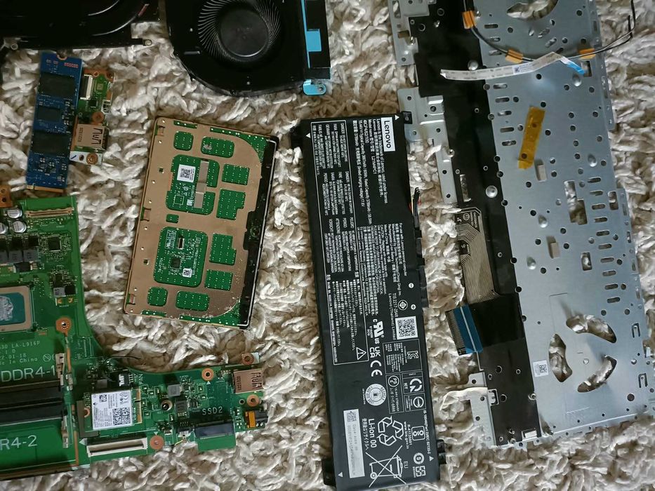 Części z laptopa (LENOVO, DDR4-2 i podobne]