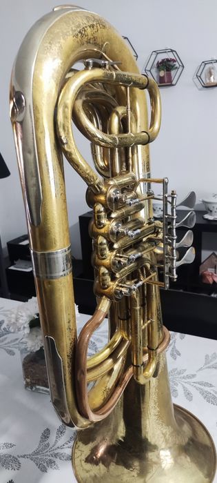 Tuba em Si bemol