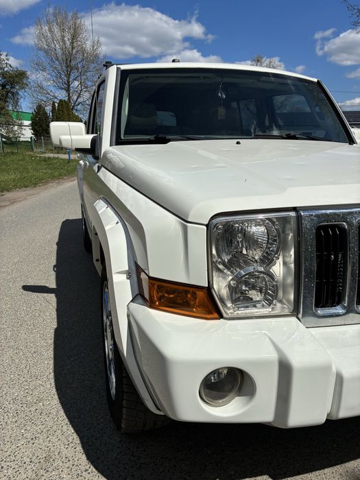 Commander 5,7 Hemi