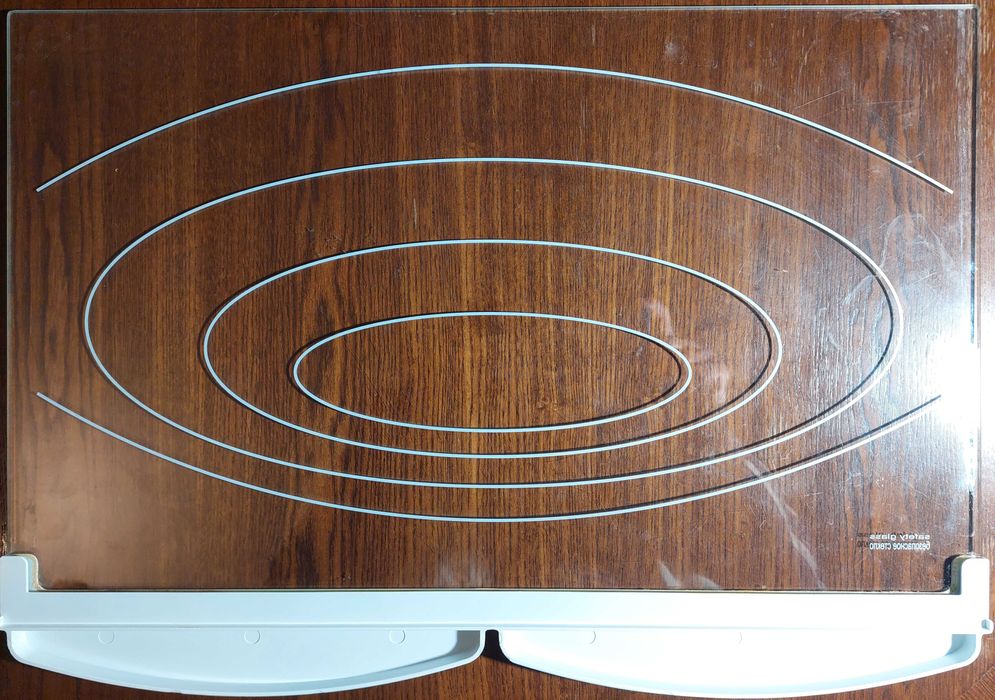 Полка для холодильника. 49 см на 34 см. Вживана.