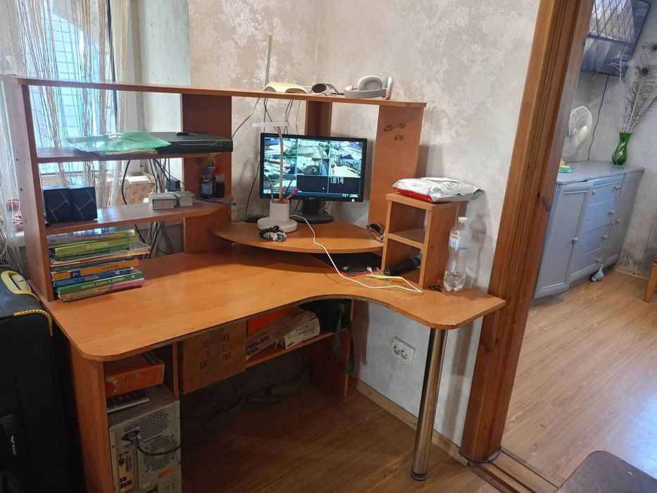 стіл комп'ютерний