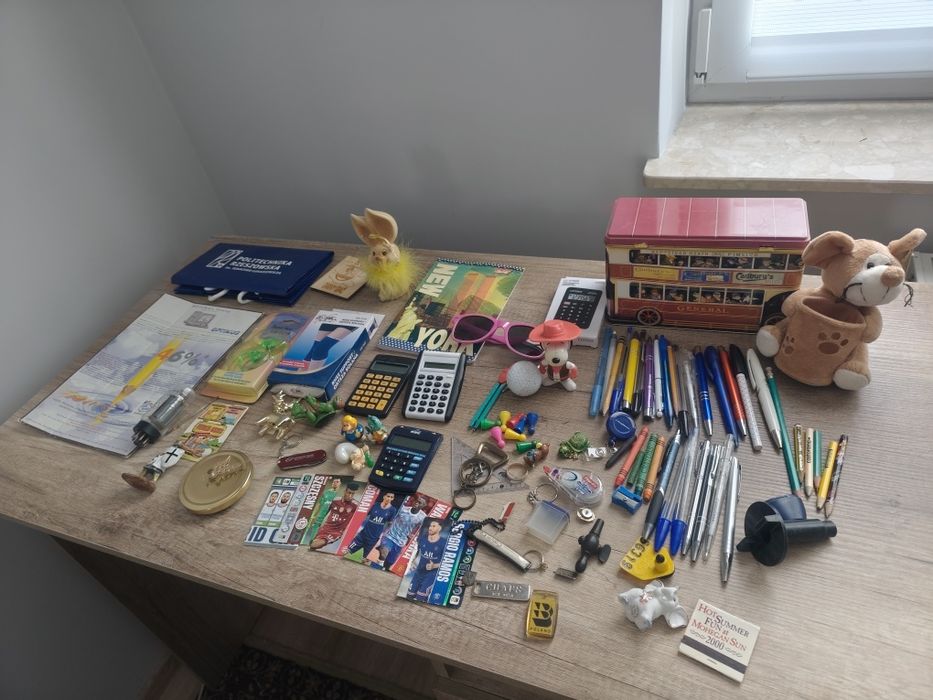 Gadżety przybory szkolne lata 90 zabawki długopisy pamiątki przybornik