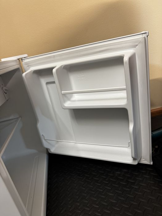 Mała lodówka Midea