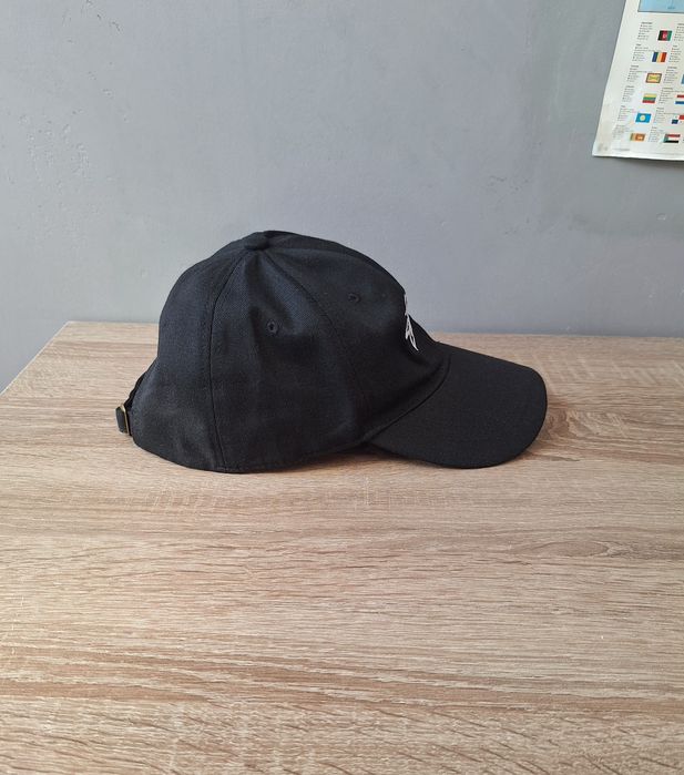 Czarna kaszkietówka Stussy