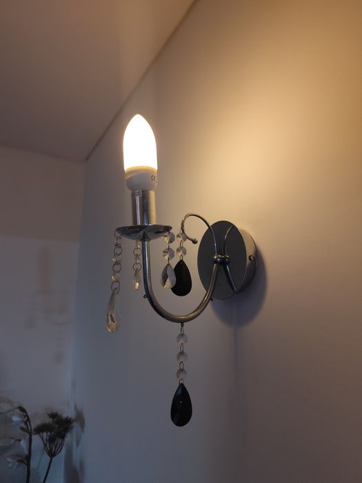 Conjunto de Iluminação Elegante – Lustre + Apliques de Parede