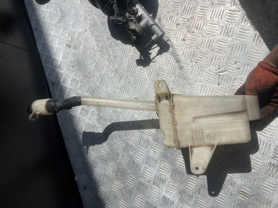 Бачок омывателя в сборе Toyota Isis Platana 2006