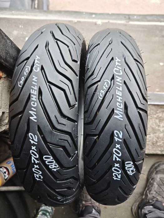 Мотошина на скутер 120 130 / 70 80 R12