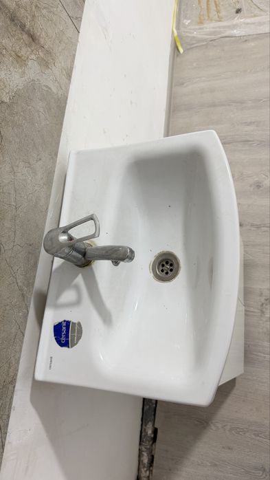 Умивальник, тумба, змішувач, сифон