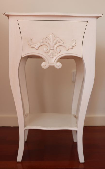 Mesa de cabeceira vintage branca