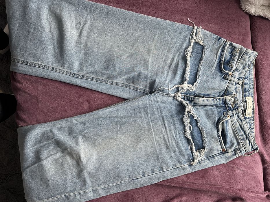 Джинси сині з рваними елементами, розмір 34