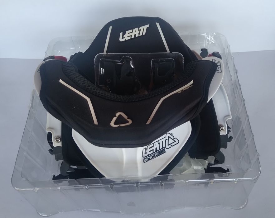Protector Cervical Leatt Brace Ride