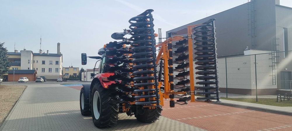 Brona talerzowa składana hydraulicznie ROLY SARAH HYDRO amazone horsch