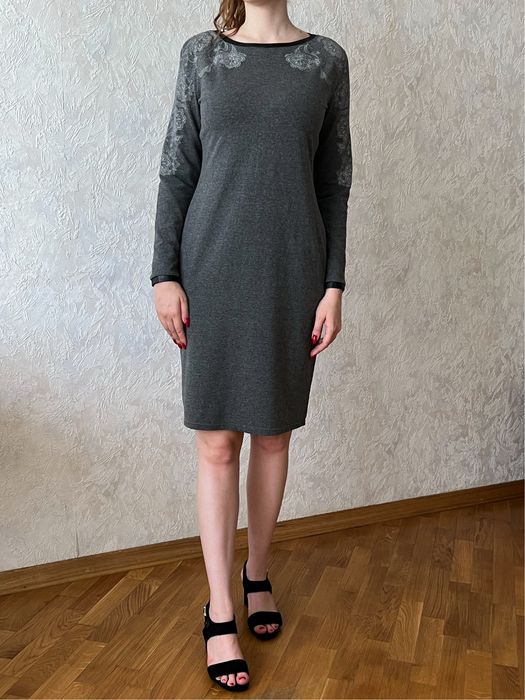 Сіра коротка сукня