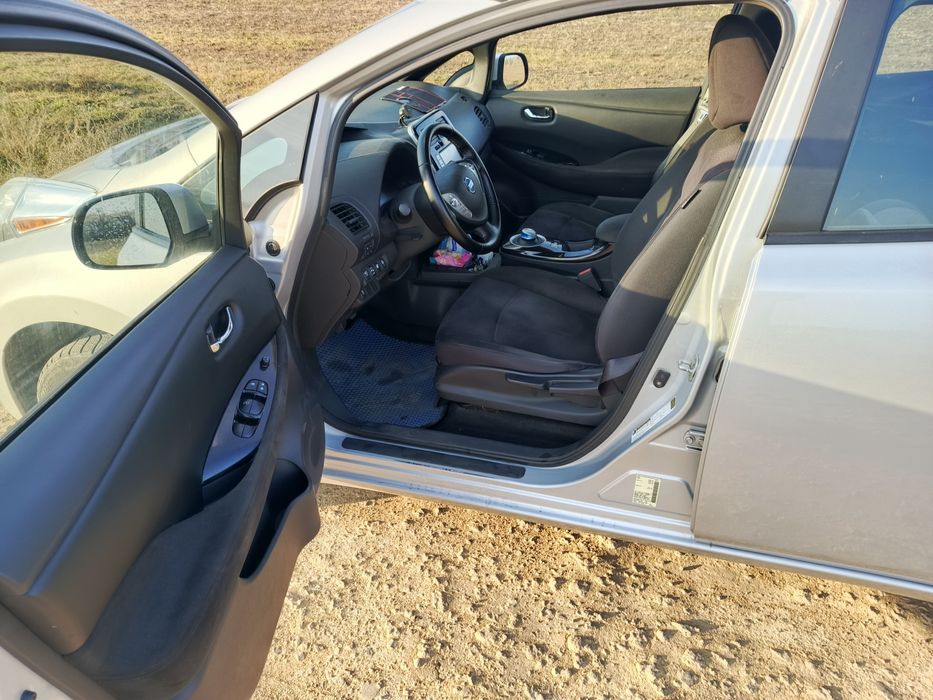 Продам nissan leaf 120 km