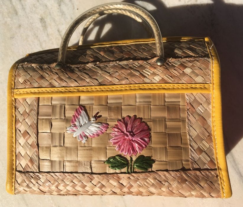 Cesta Artesanal com Flores