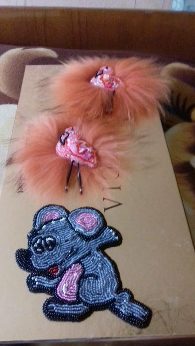 Продам брошь из бисера