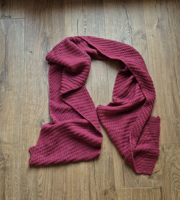 Długi szal dzianinowy handmade fuksja malina