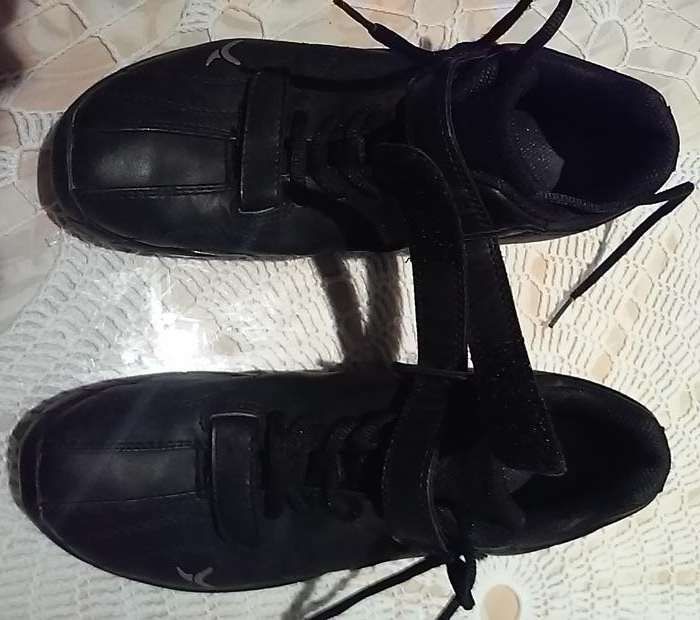Ténis pretos Domyos 38 impecáveis. Atacadores e velcro. Promoção
