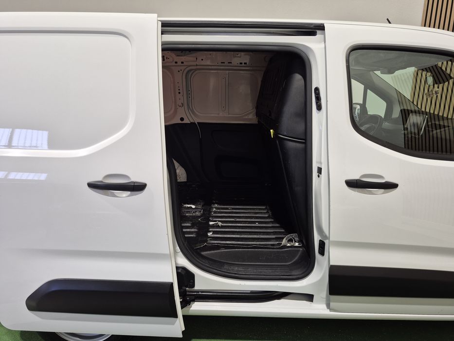 Peugeot Partner - 2021 | 100.000KM | GARANTIA | 3 LUG. - NACIONAL