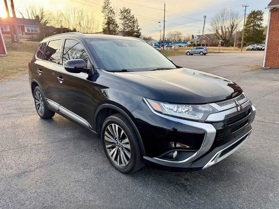 Mitsubishi Outlander SEL      2020