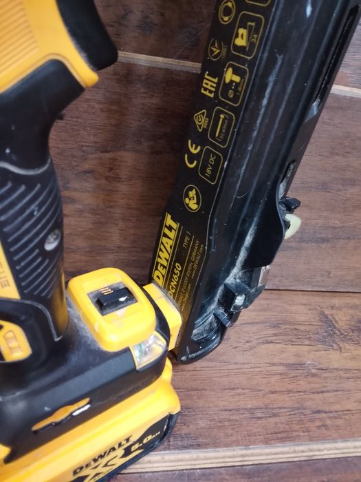 DeWalt DCN650 Gwoździarka z baterią 5ah