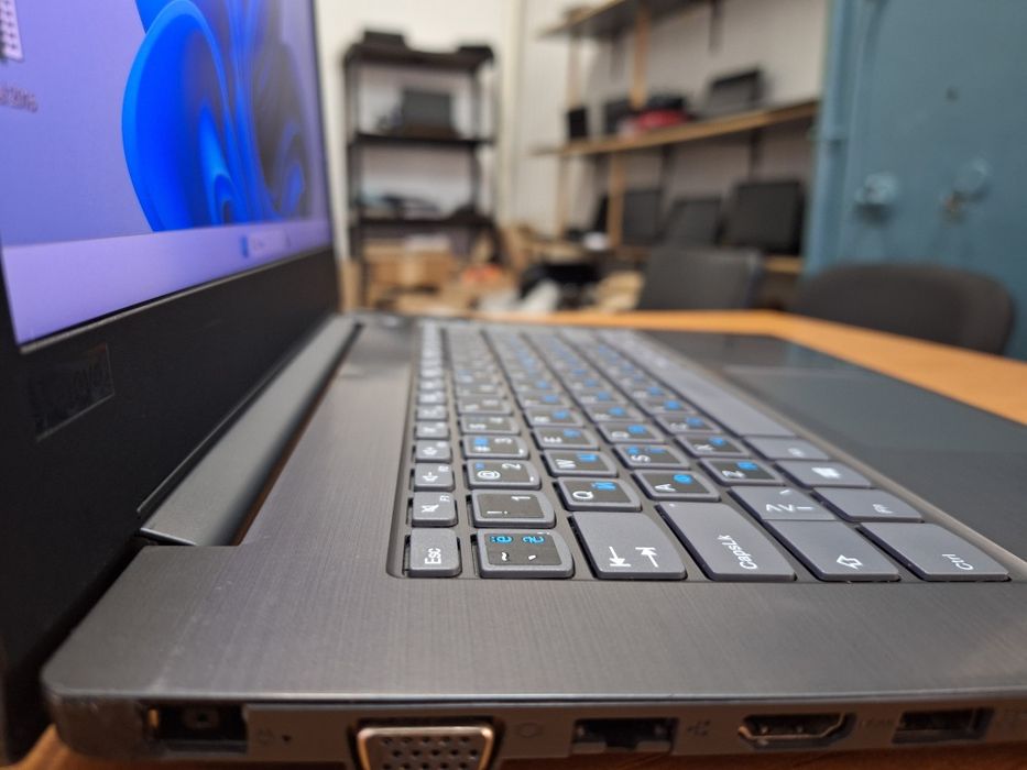 Lenovo V330-14IKB i5-8250U DDR4 8Gb SSD 256Gb Full HD IPS