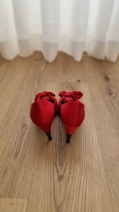 Sapatos de Salto Alto em Cetim Vermelho