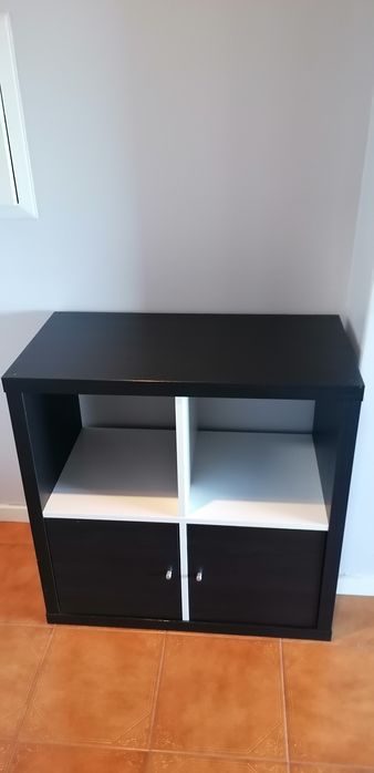 Estante Ikea Kallax com 2 portas