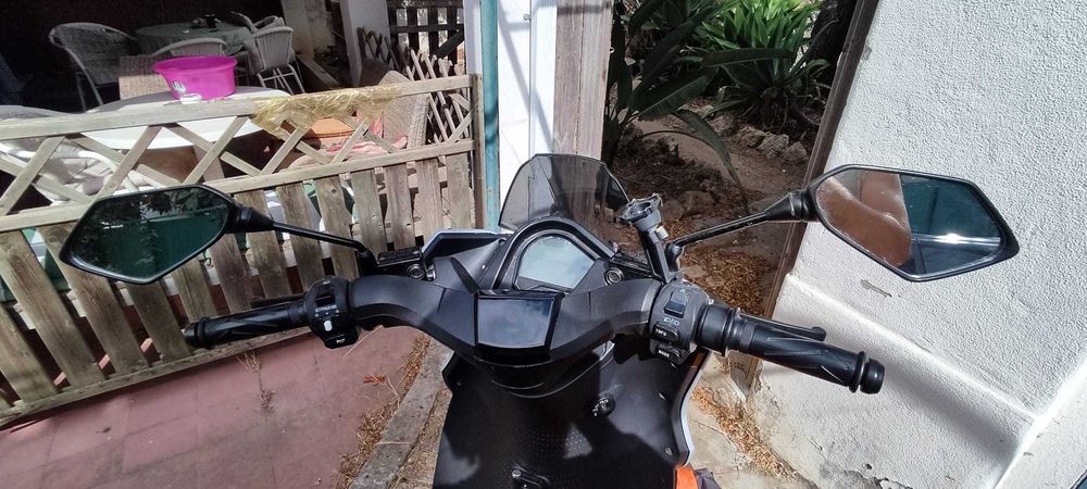 SEAT MO 125 Scooter Elétrica - 1475KM Branca