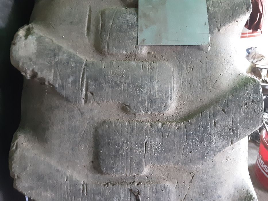 Vende peneus tractopelle fermec peneus usados