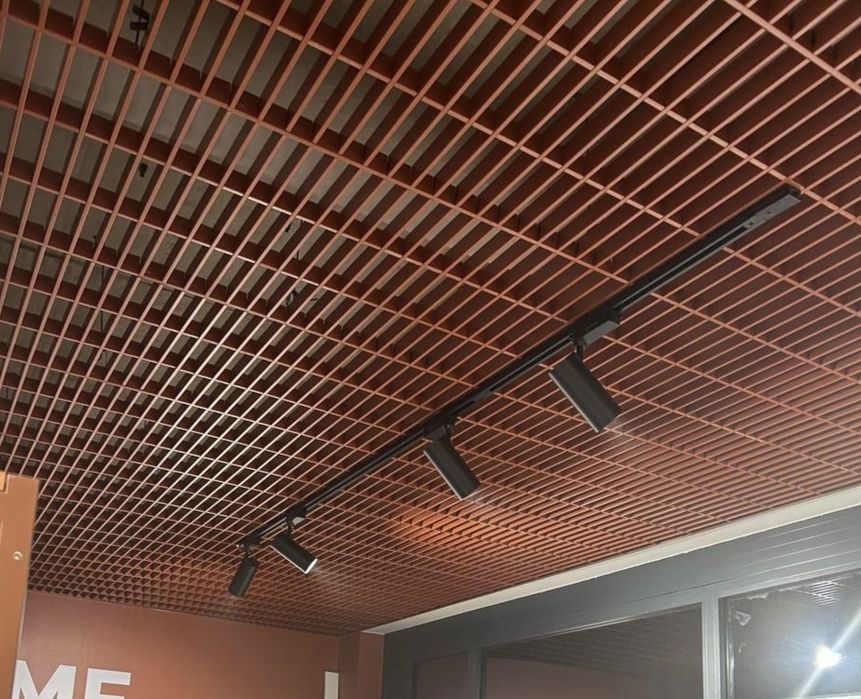 Грильято, Армстронг, Рейкові стелі