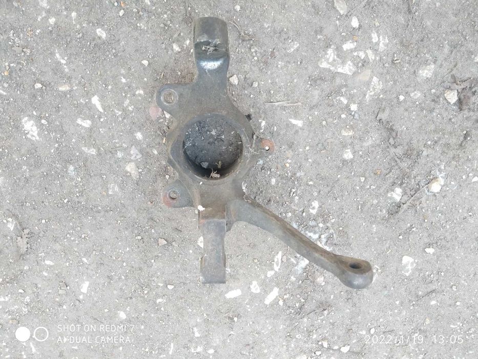 Фиат регата. Цапфа поворотная.