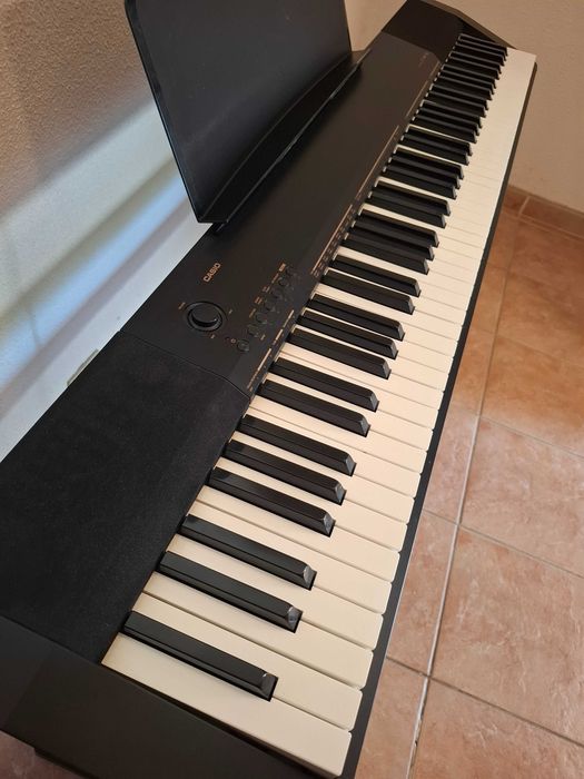 Piano Casio CDP130 (acompanha o móvel)