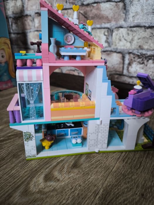 Продам конструктор Sluban 601 деталей, дом