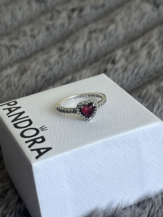 Каблучка "Червоне серце" Pandora