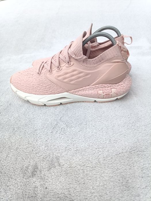 Женские кроссовки Under armour р37-37.5