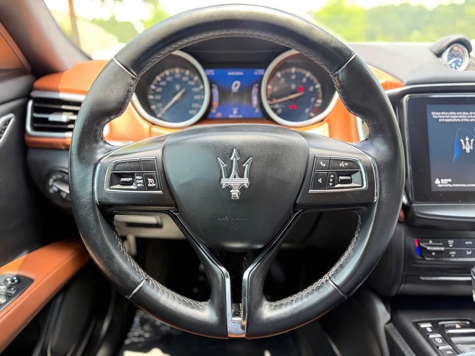 Maserati Ghibli      2019
