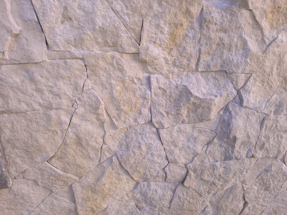 Capas de pedra branco/cinza