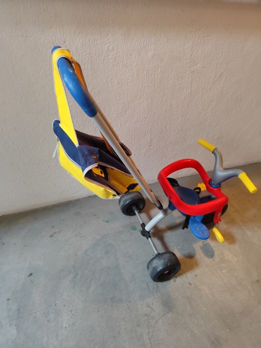 Triciclo de passeio de criança