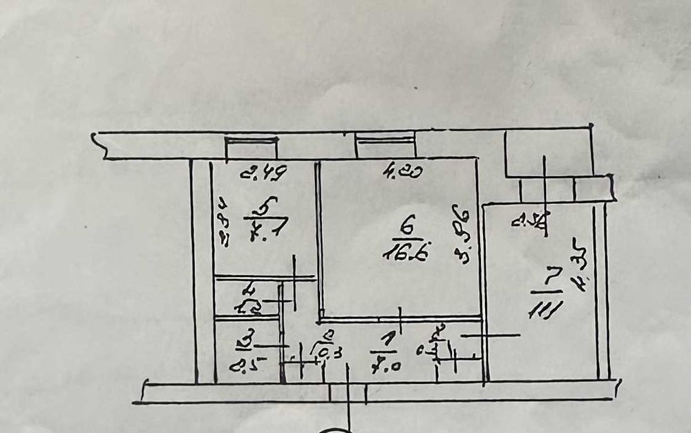 В продаже двухкомнатная квартира в центре города