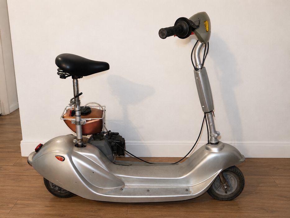 Trotinete a motor gasolina 50cc