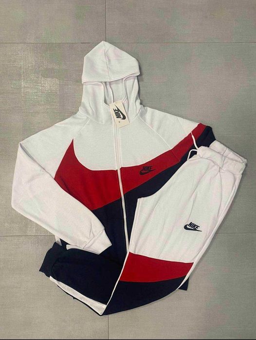 Fato de treino de qualidade bordado