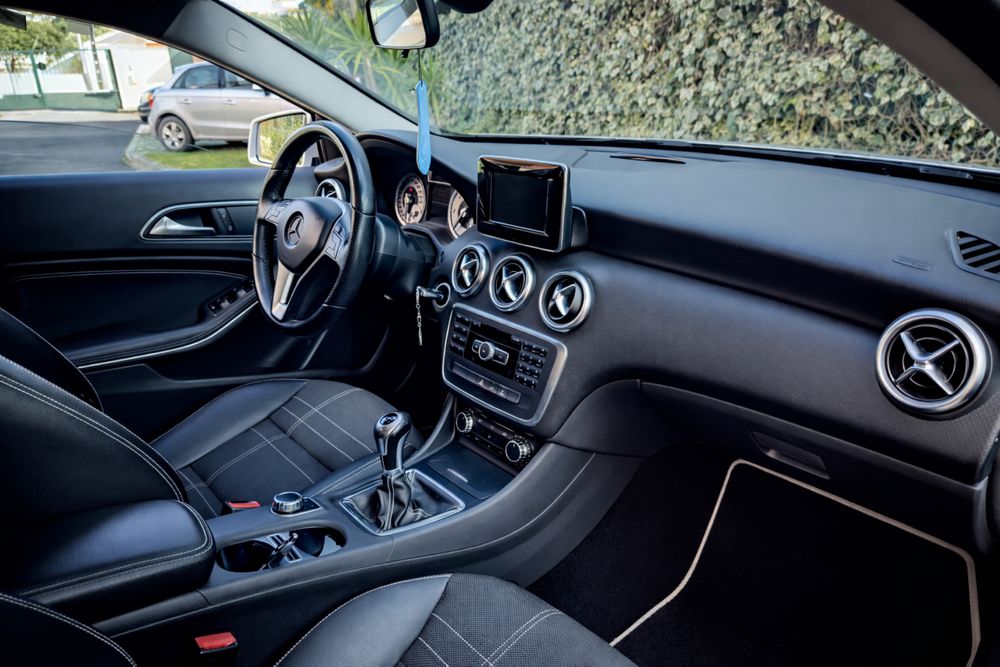 Mercedes a180d Pack SPORT / 89000kms / Garantia incl *NACIONAL*