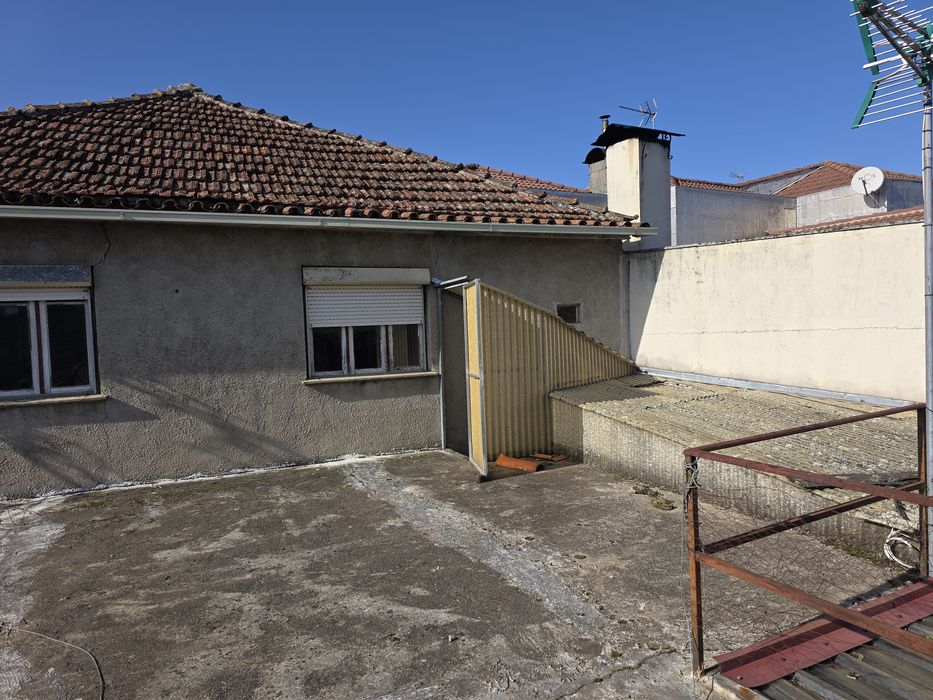 Vende-se  Moradia T3