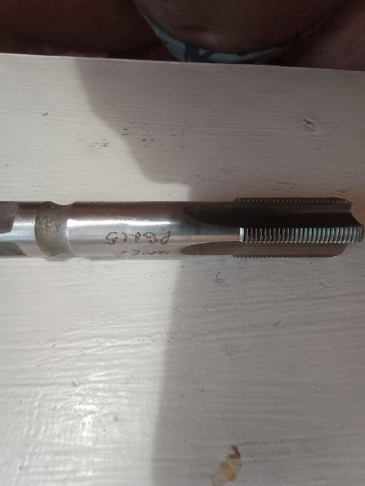 Метчик новий 5/8 24