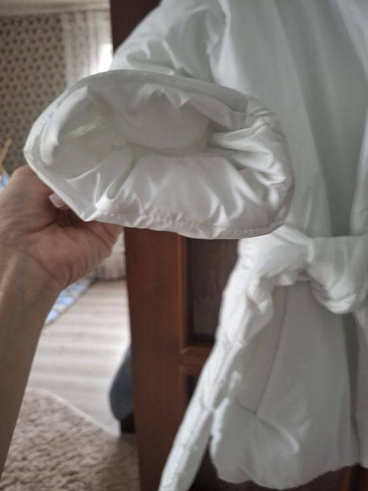 Продам весеннюю куртка в отличном состоянии