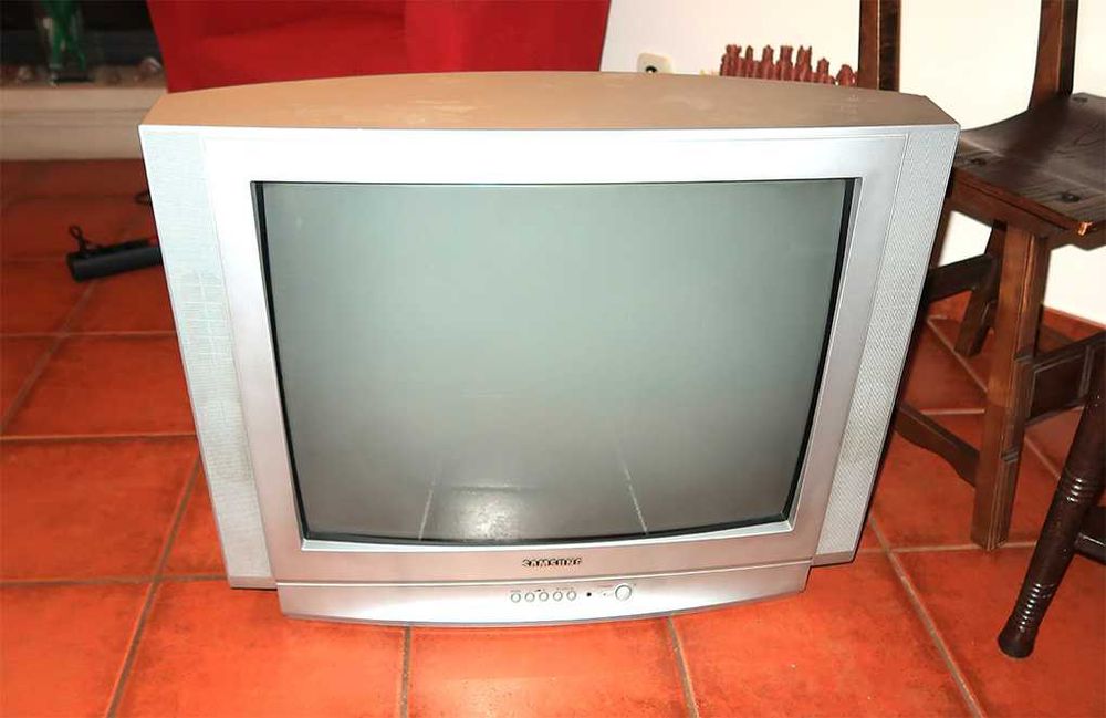 TV Samsung CRT 70cm em ótimo estado