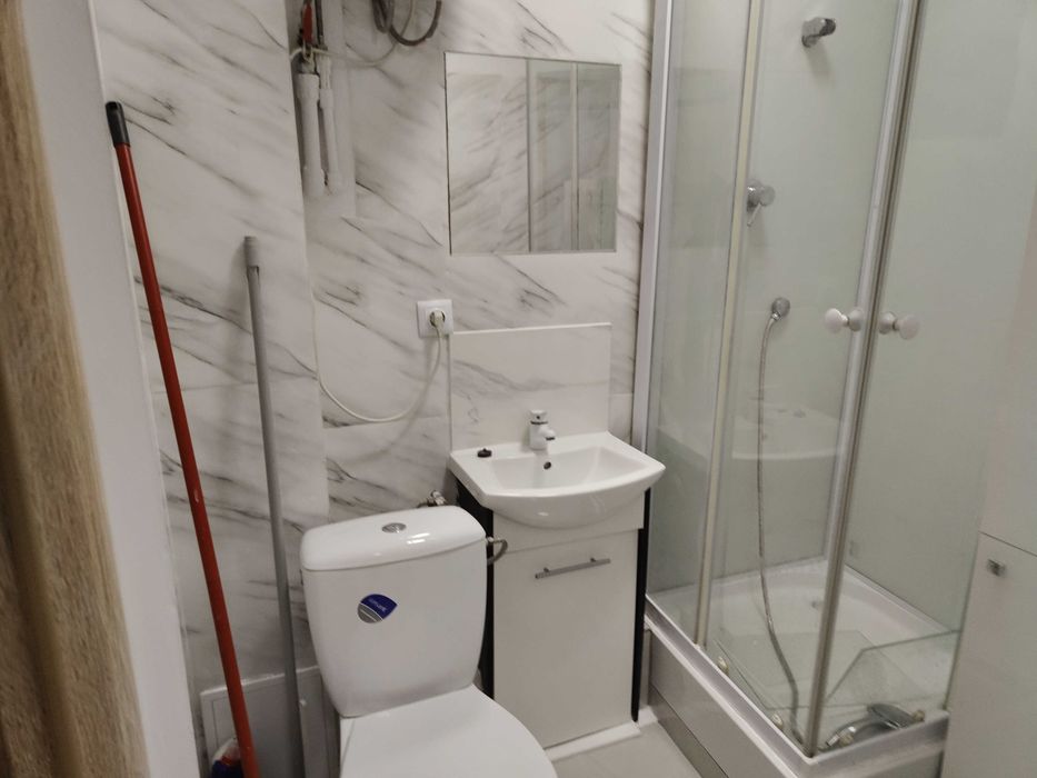 kawalerka przy PKP Piastów  2400zł.