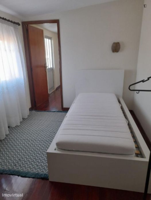 Quarto - localizado em Pedrouços Porto